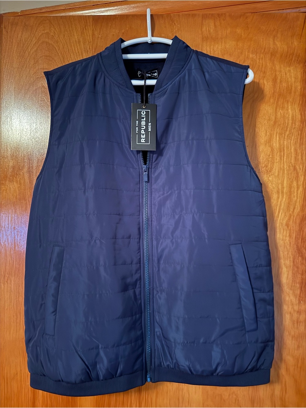NWT - For The Republic Men vest 
Navy Size L